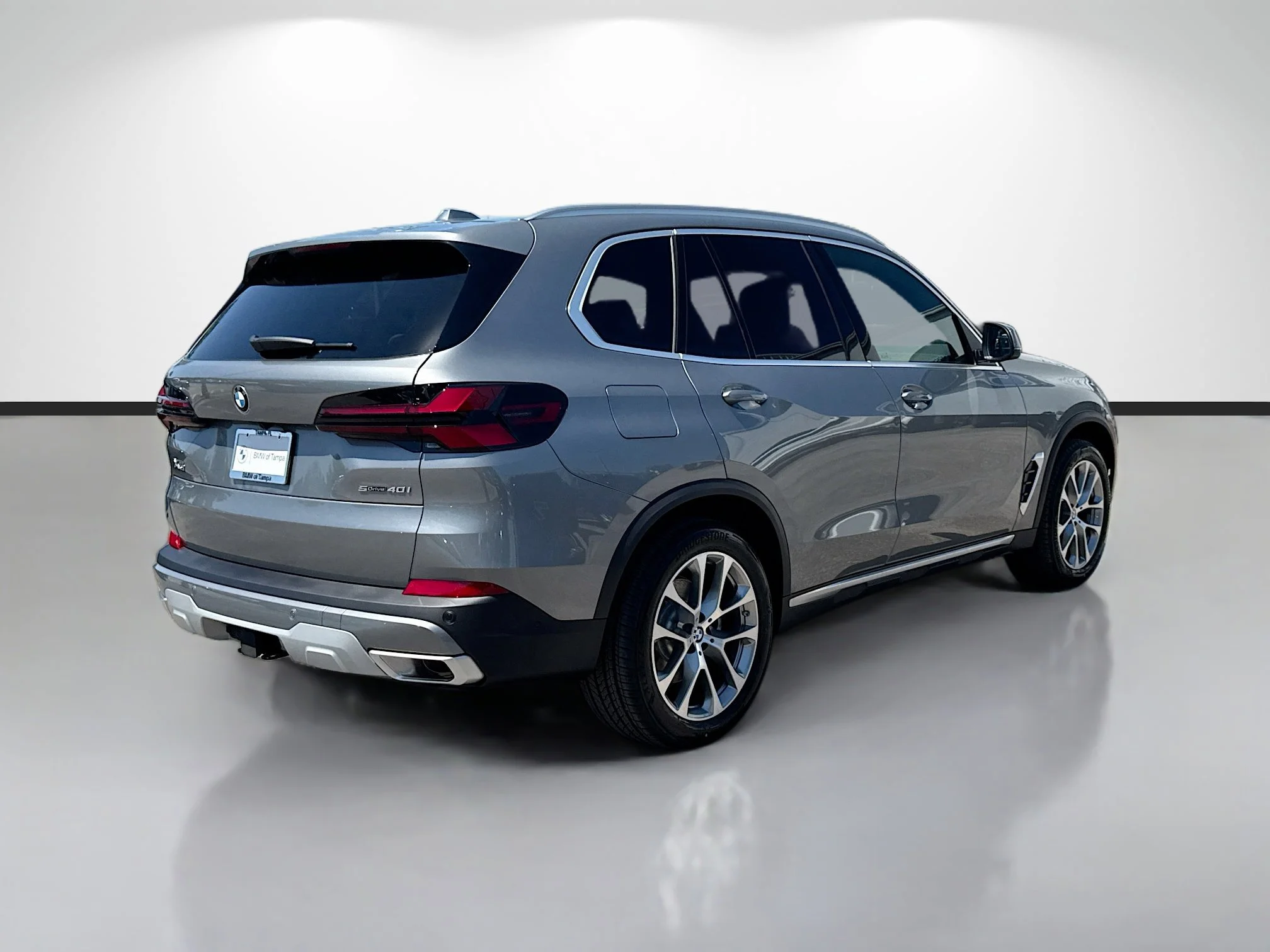 New 2026 Skyscraper Grey Metallic BMW sDrive40i image 3