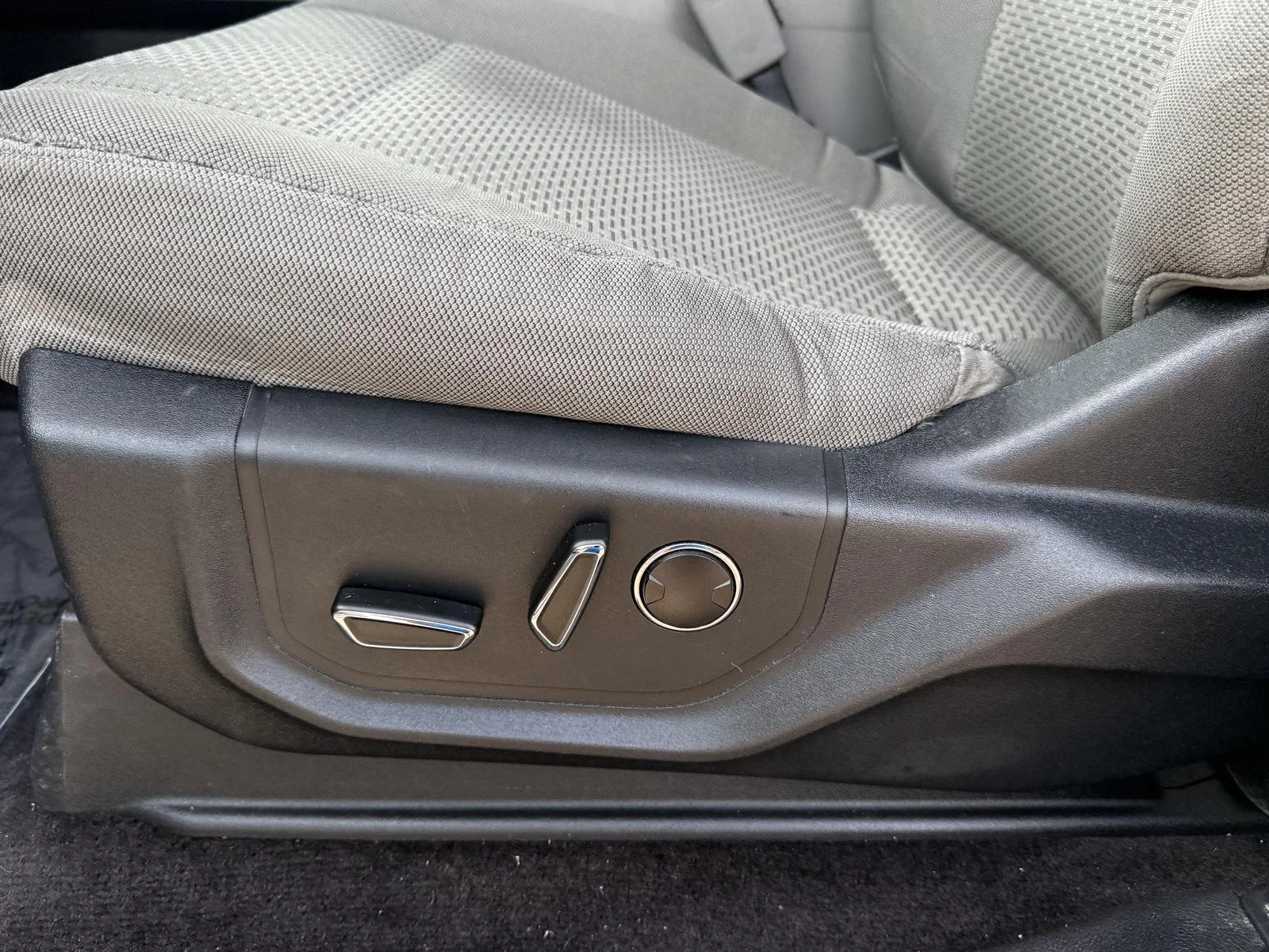 Used 2016 Ingot Silver Metallic Ford XLT image 21