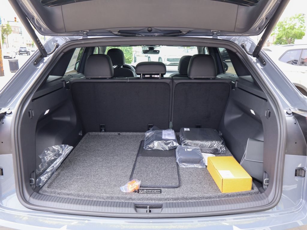New 2026 Gray Volkswagen 2.0T SEL image 10