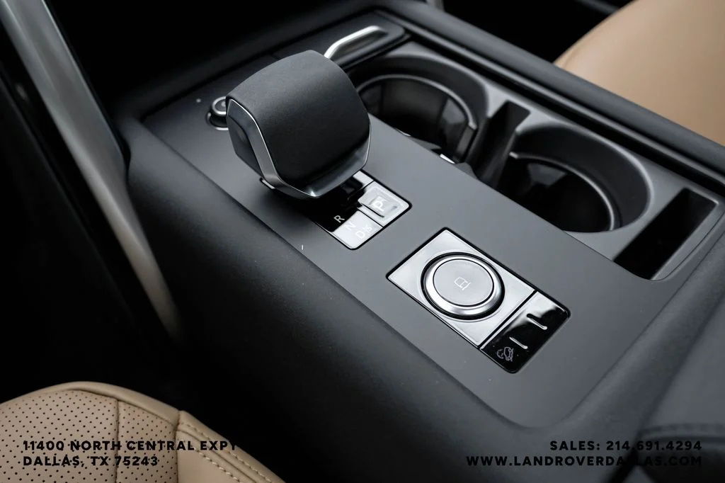 New 2026 Santorini Black Metallic Land Rover Dynamic SE image 22