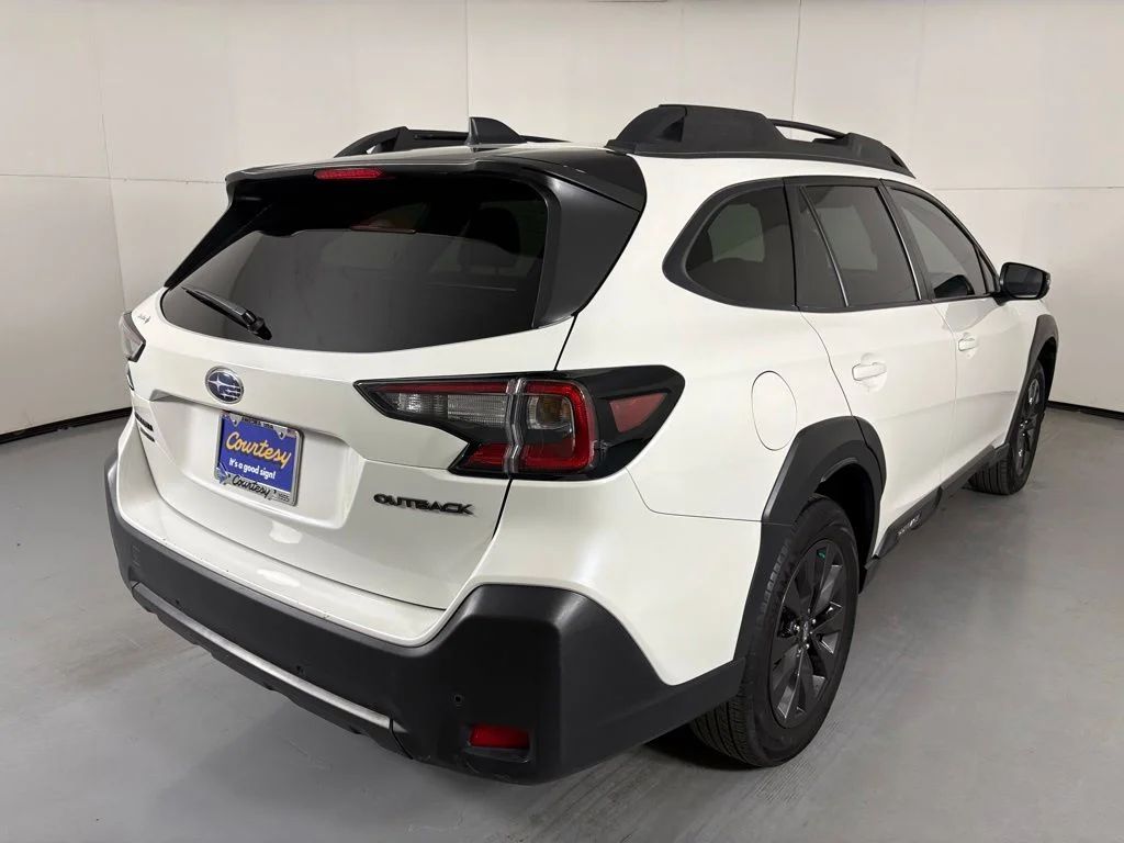 Used 2025 Crystal White Pearl Subaru Onyx Edition image 8
