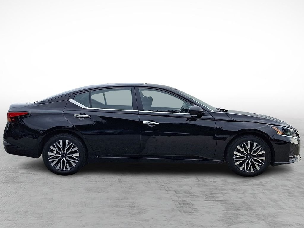 Used 2025 Black Nissan 2.5 SV image 7