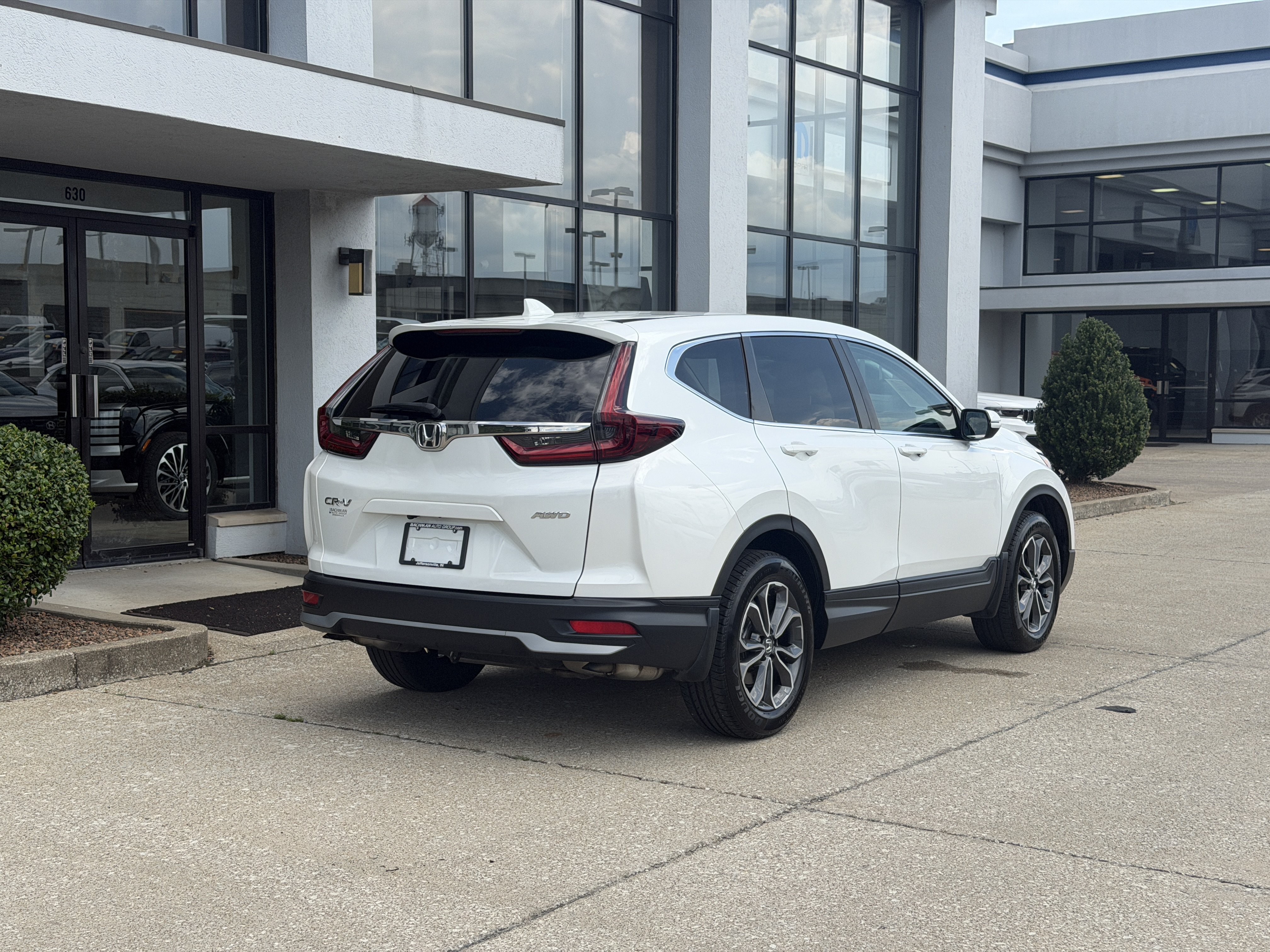 Used 2021 Platinum White Pearl Honda EX image 4