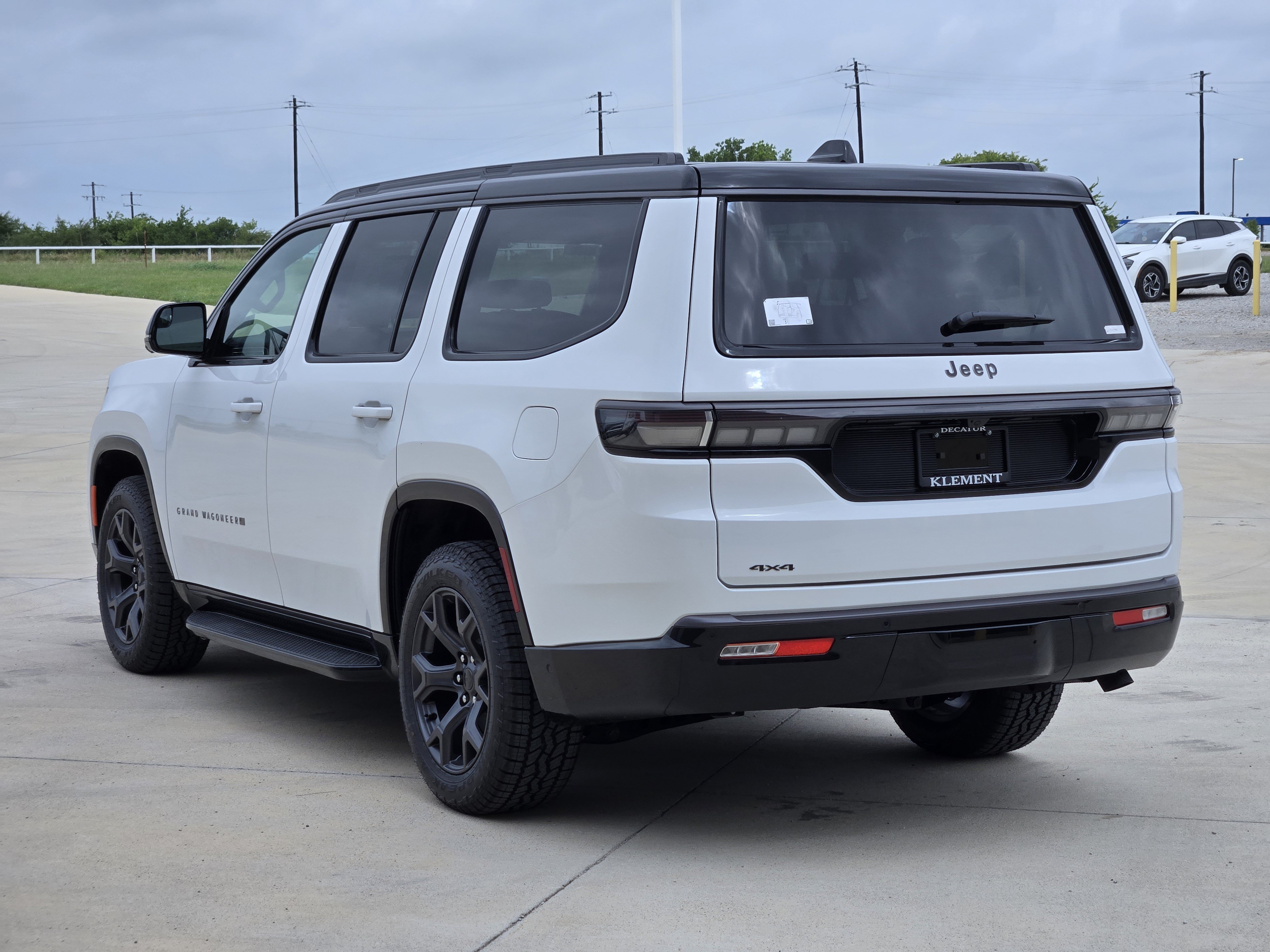 New 2026 Bright White Clear-Coat Exterior Paint Jeep Upland image 4