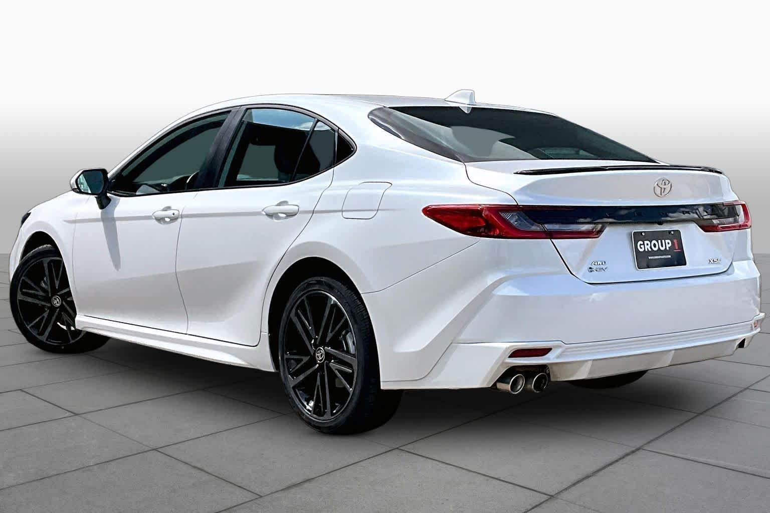 Used 2025 Wind Chill Pearl Toyota XSE image 12