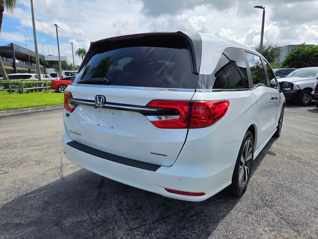 Used 2024 White Honda Touring image 11
