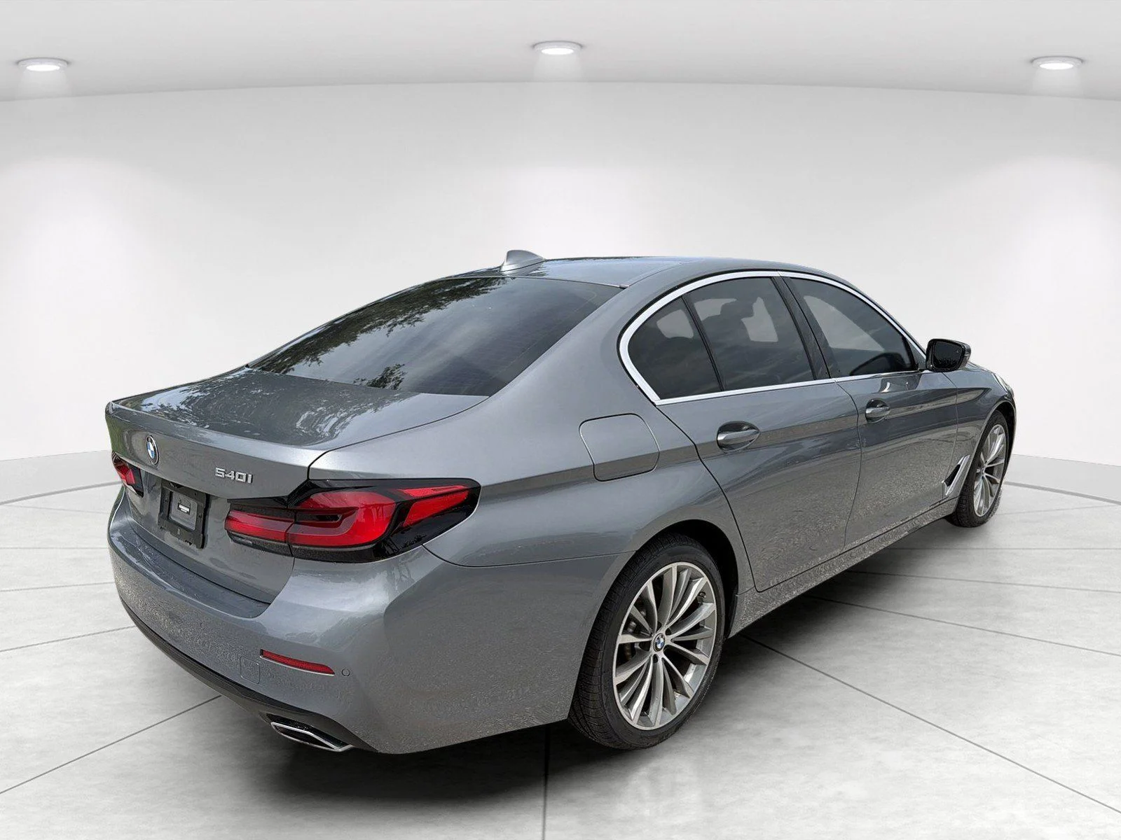 Used 2023 Skyscraper Grey Metallic BMW 540i image 4