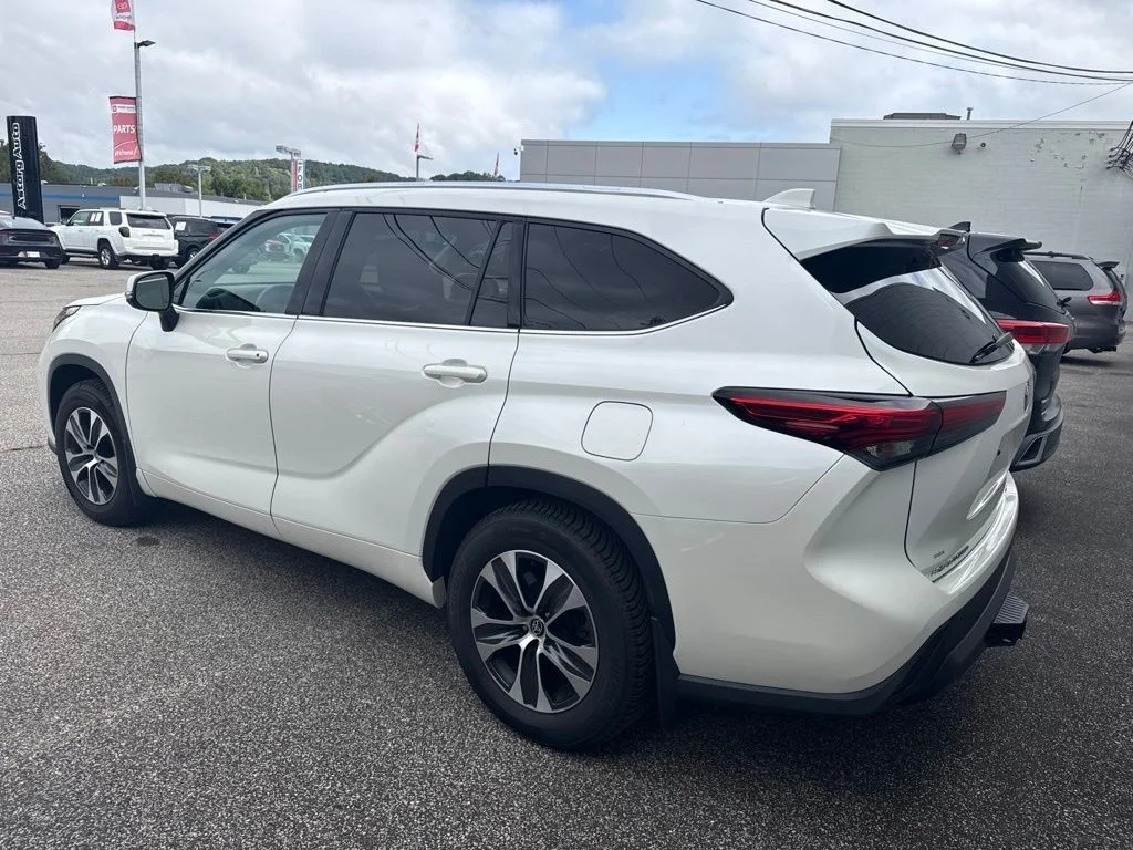 Used 2021 White Toyota XLE image 4