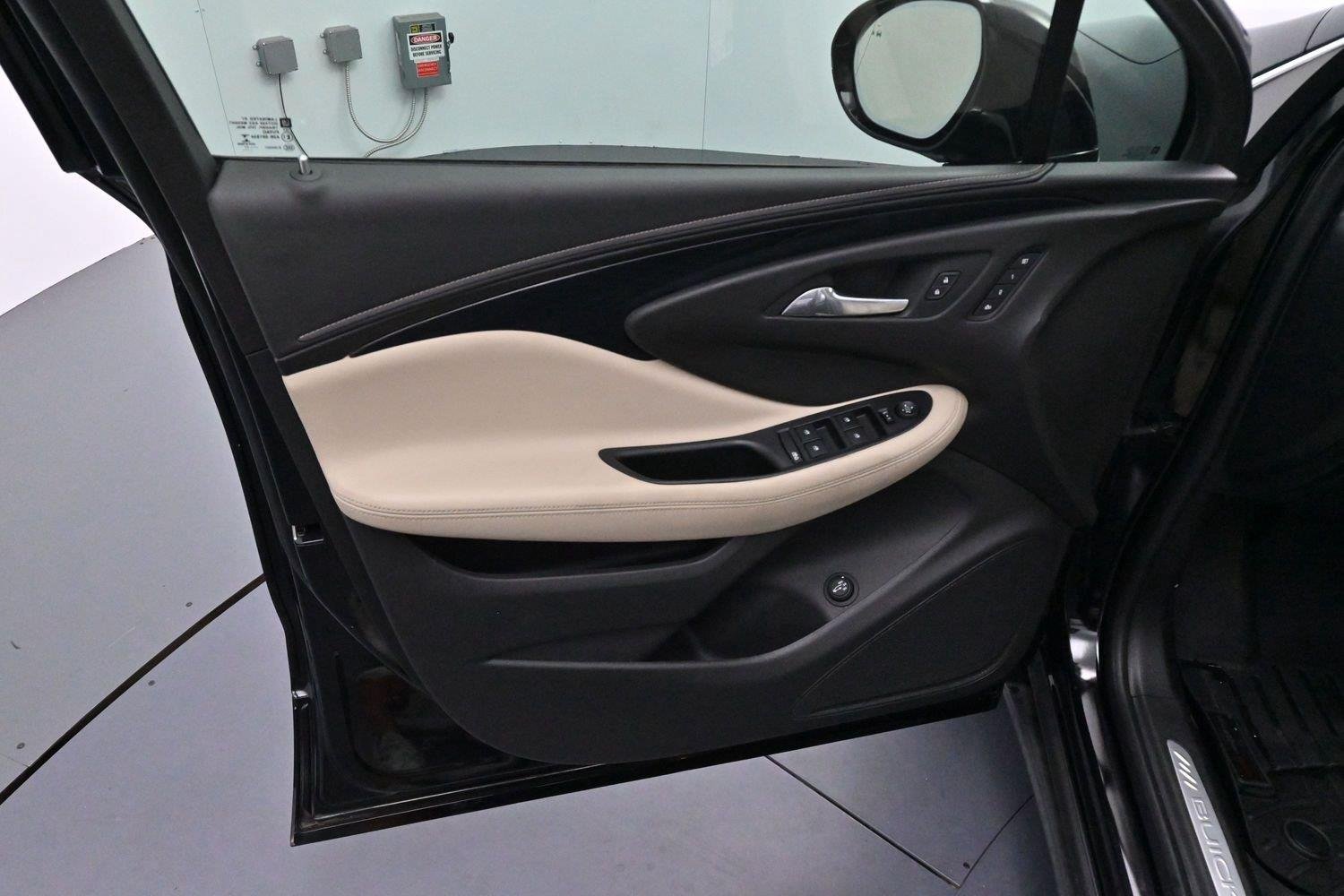Used 2017 EBONY TWILIGHT METALLIC Buick Essence image 9