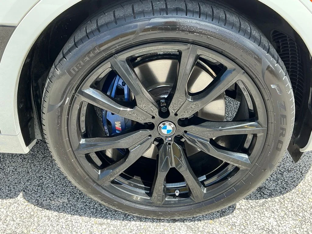 Used 2023 White BMW M60i image 19