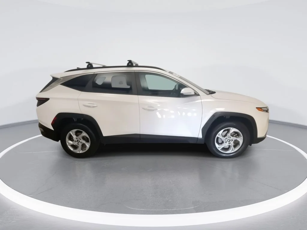 Used 2023 White Hyundai SEL image 2