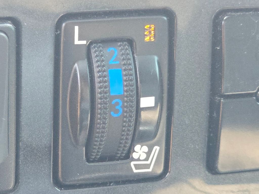 Used 2018 Magnetic Gray Metallic Toyota Platinum image 5