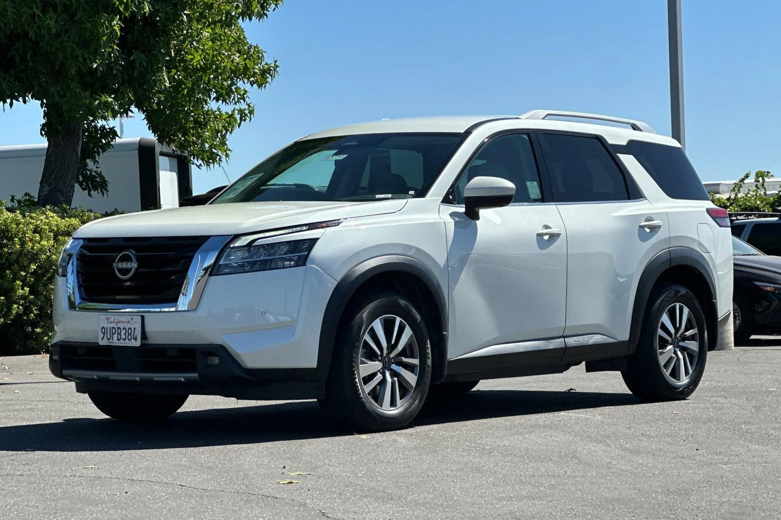 Used 2022 Pearl White Tricoat Nissan SL image 8