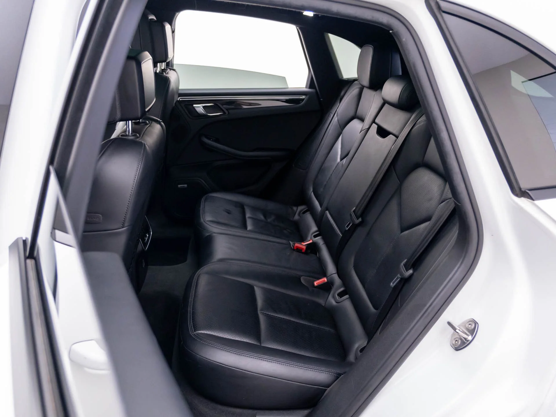 Used 2017  Porsche  image 17