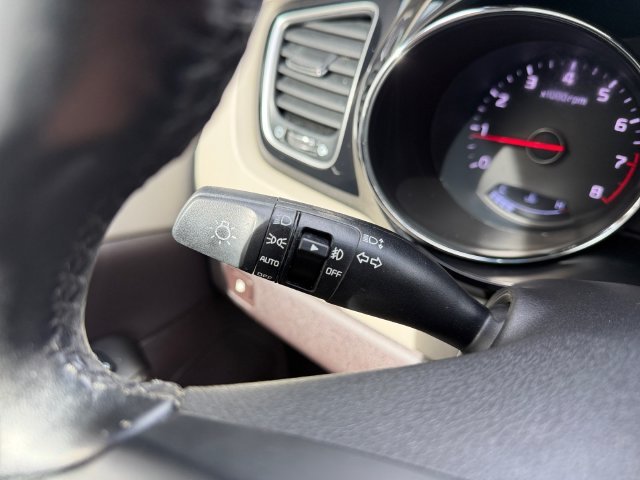 Used 2016 Black Kia SXL image 13