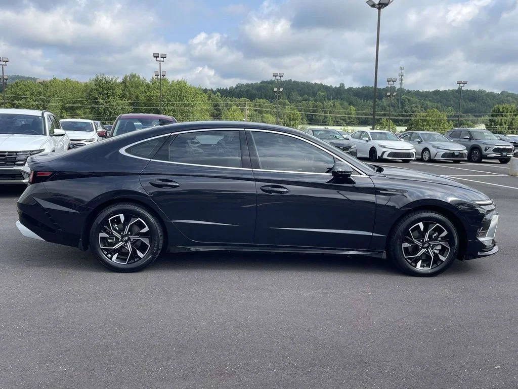 Certified Used 2024 Blue Hyundai SEL image 2