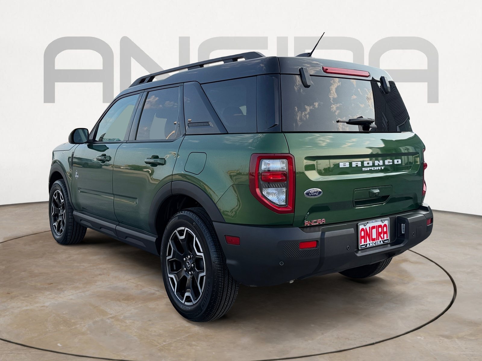 Used 2025 Green Metallic Ford Outer Banks image 6