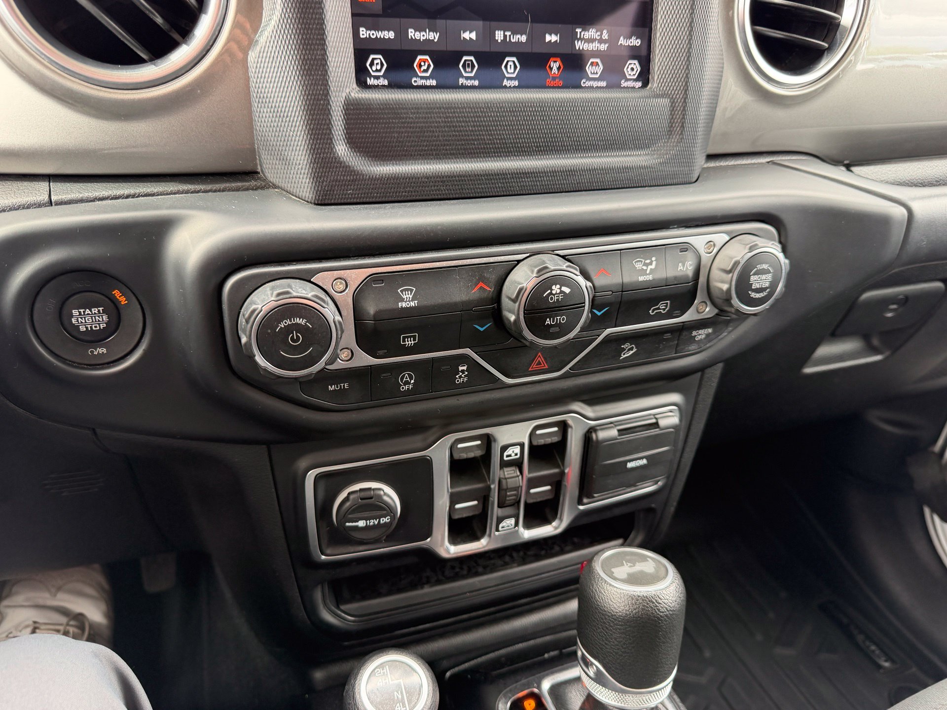 Used 2020 White Jeep Unlimited Sahara image 25