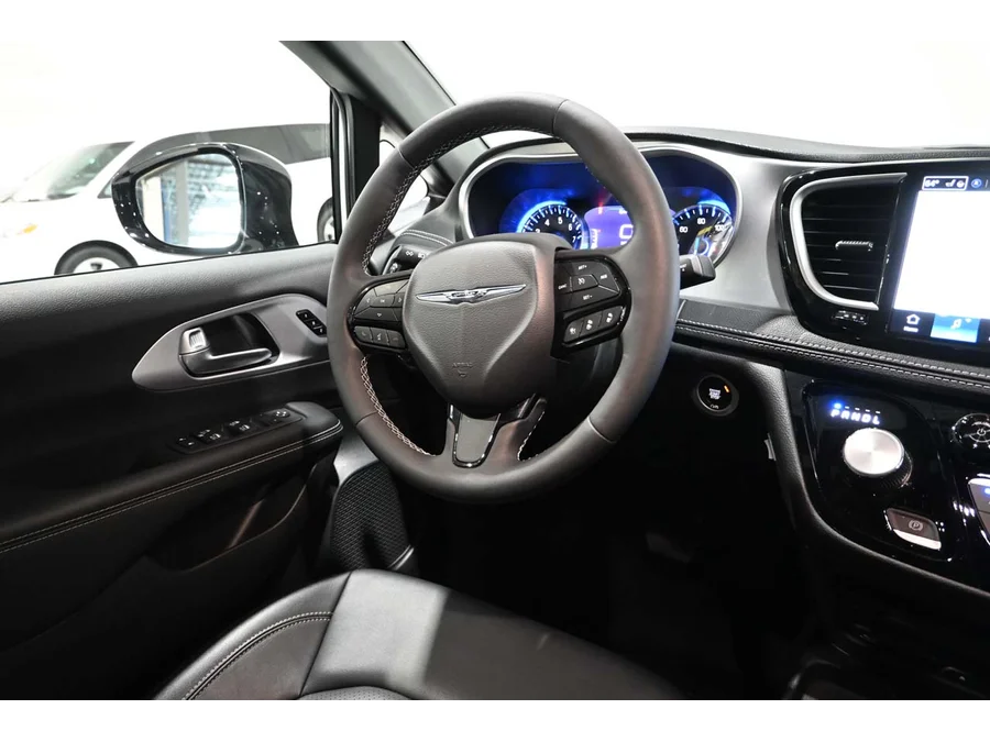 2024 Chrysler Pacifica Touring L - Photo 24