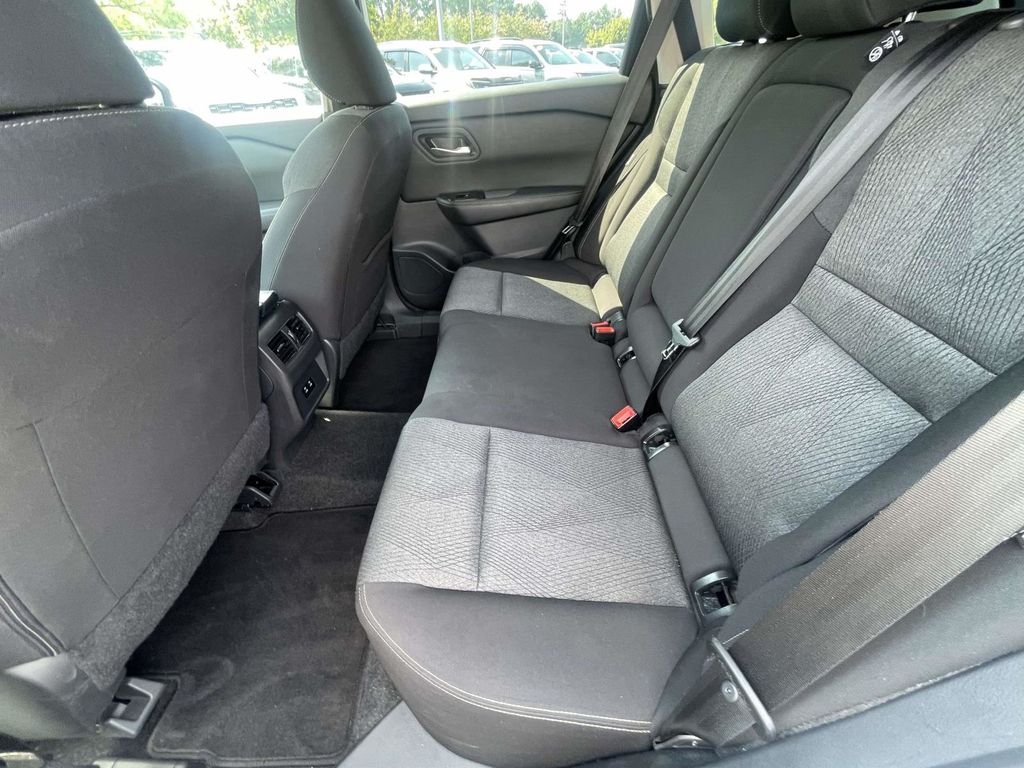 2025 Nissan Rogue SV - Photo 12