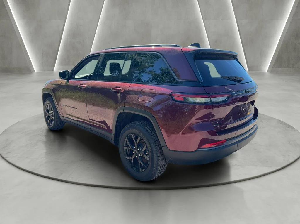 New 2026 Velvet Red Pearl-Coat Exterior Paint Jeep Altitude image 5