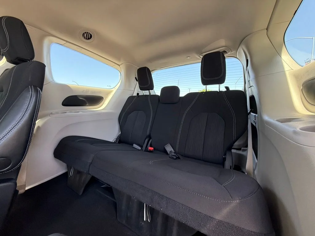 Used 2023 Black Chrysler LX image 39