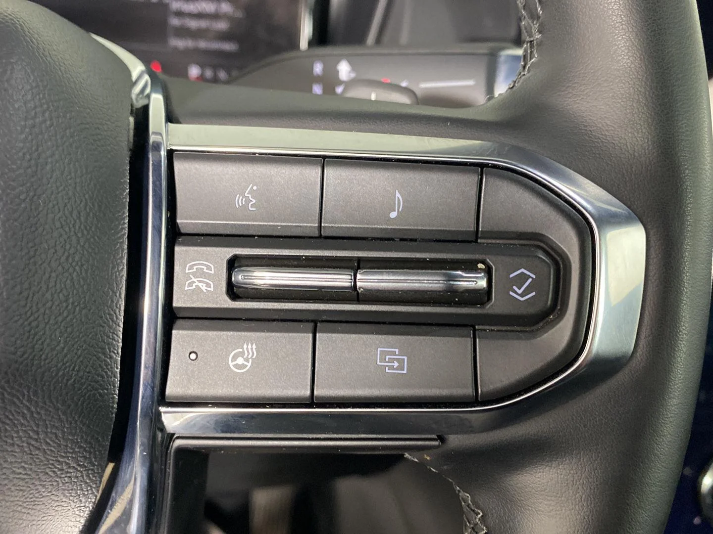 Used 2025 Rapids Metallic GMC FWD Elevation image 18