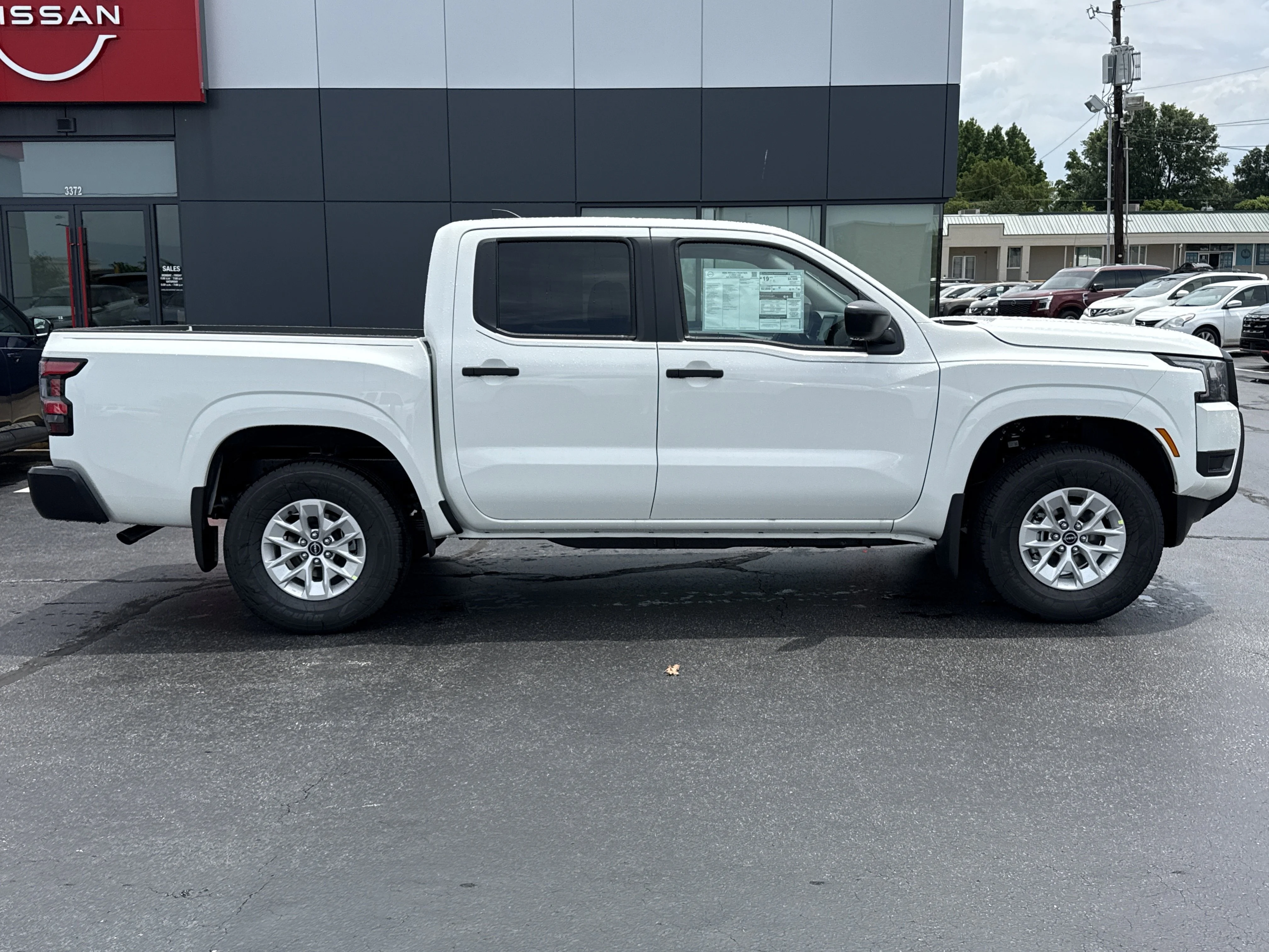 New 2026 Glacier White Nissan S 4WD image 2