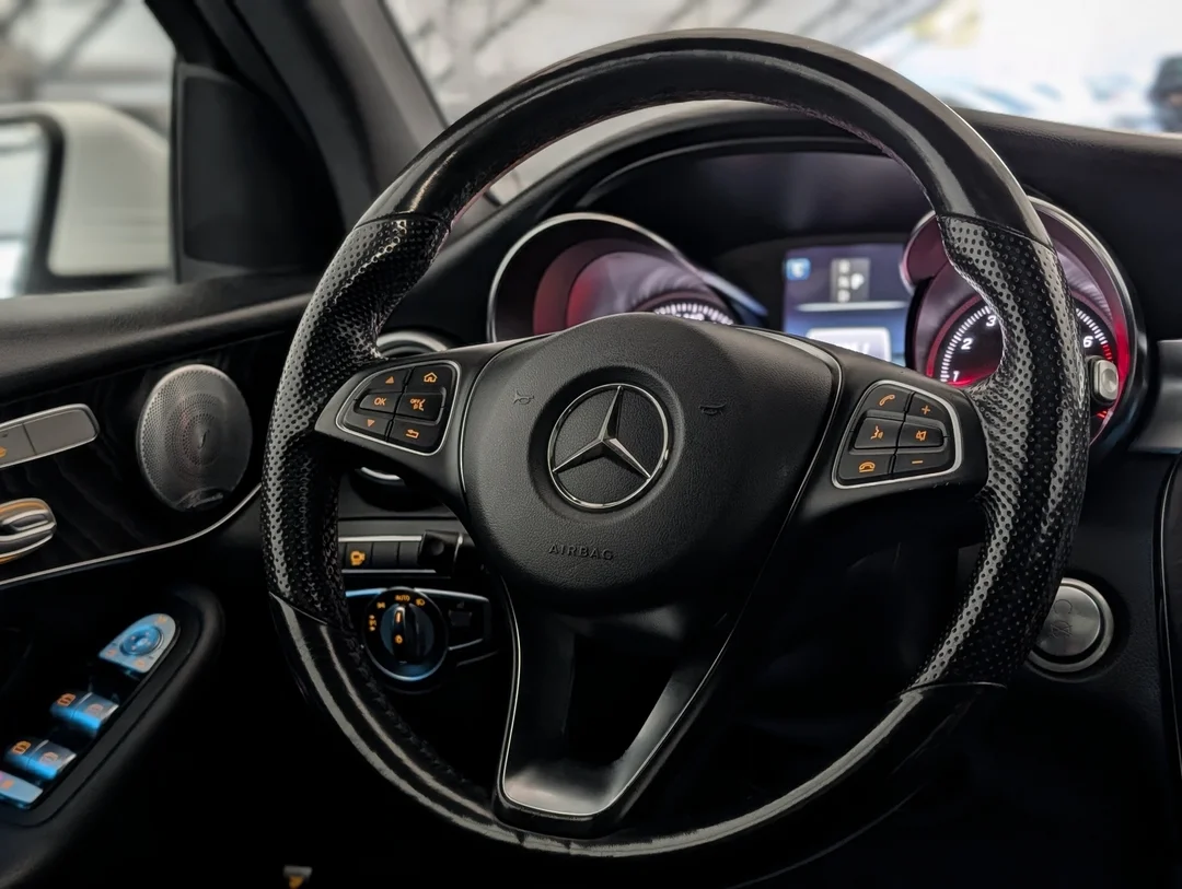 Used 2018 White Mercedes-Benz 300 - - 4MATIC AWD - Power Liftgate - Power Seats - LED Headlights & More! image 16