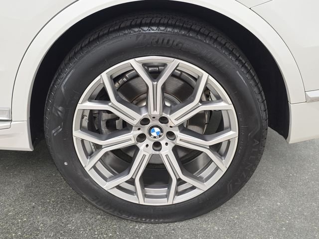 Certified Used 2024 Mineral White Metallic BMW xDrive40i image 27