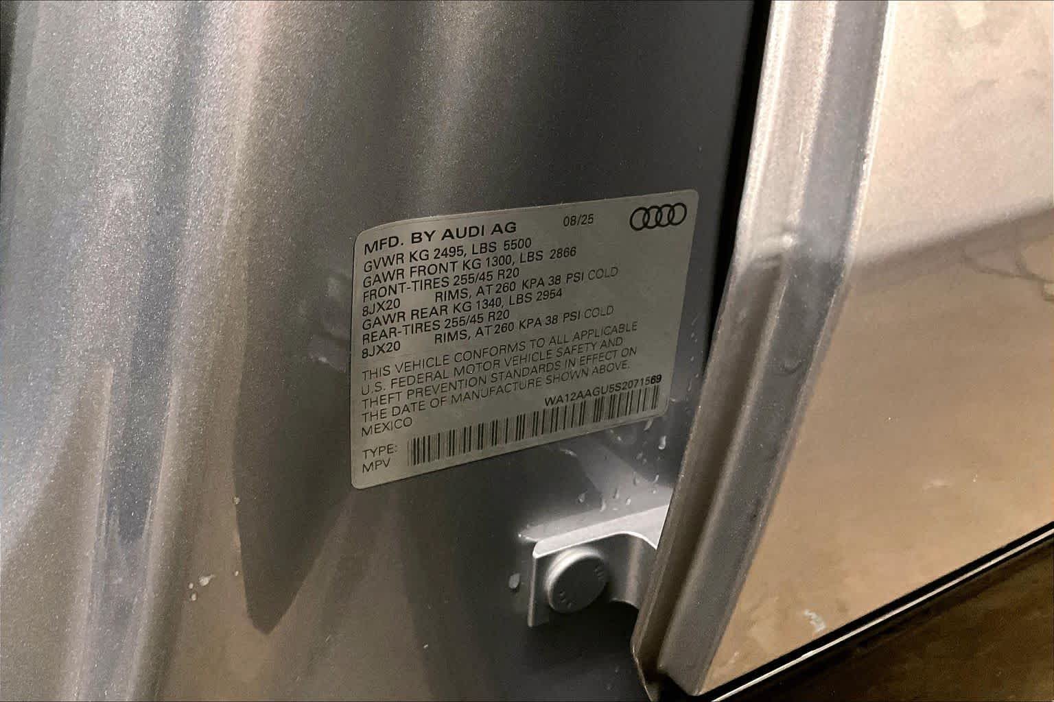 Used 2025 Florett Silver Metallic Audi Premium Plus image 34