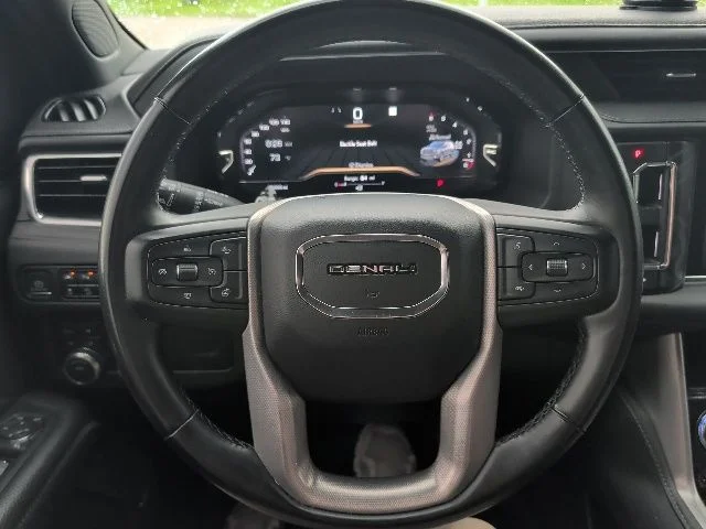 Used 2023 White GMC Denali image 21