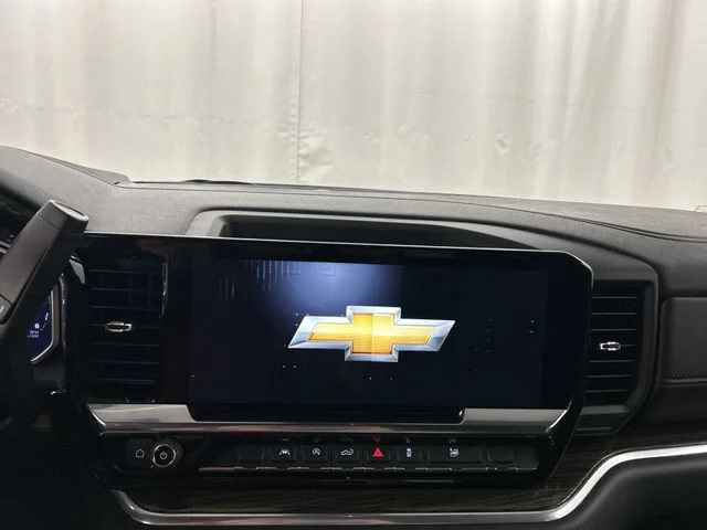 New 2026 Summit White Chevrolet LT (2FL) image 9