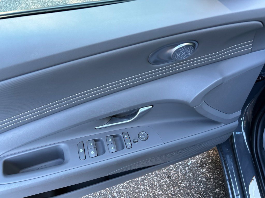Used 2025 Gray Hyundai SEL Convenience image 14
