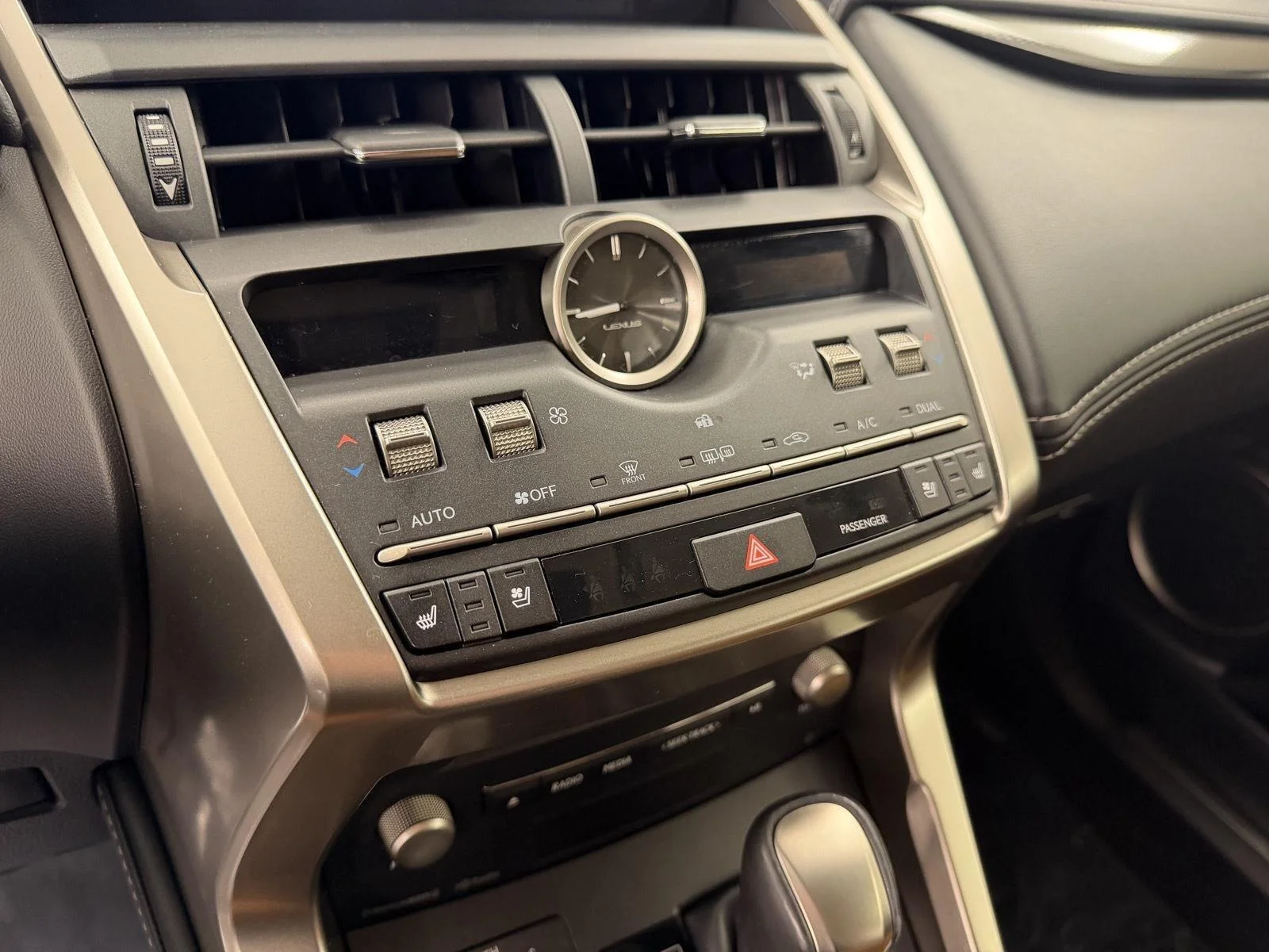 Used 2019 Eminent White Pearl Lexus Base image 14