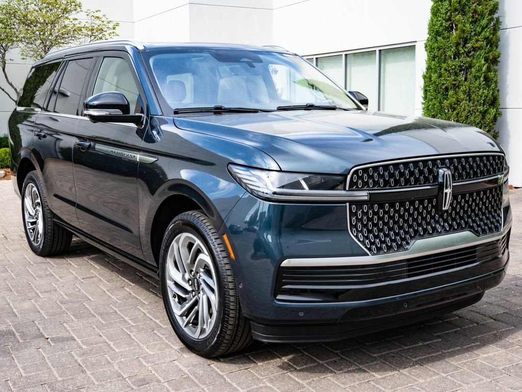 Used 2025 Flight Blue Metallic Clearcoat Lincoln Reserve image 12