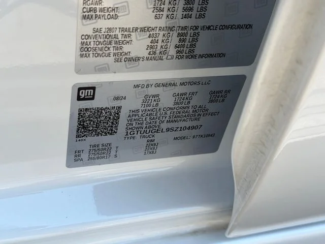 Used 2025 White GMC Denali image 30