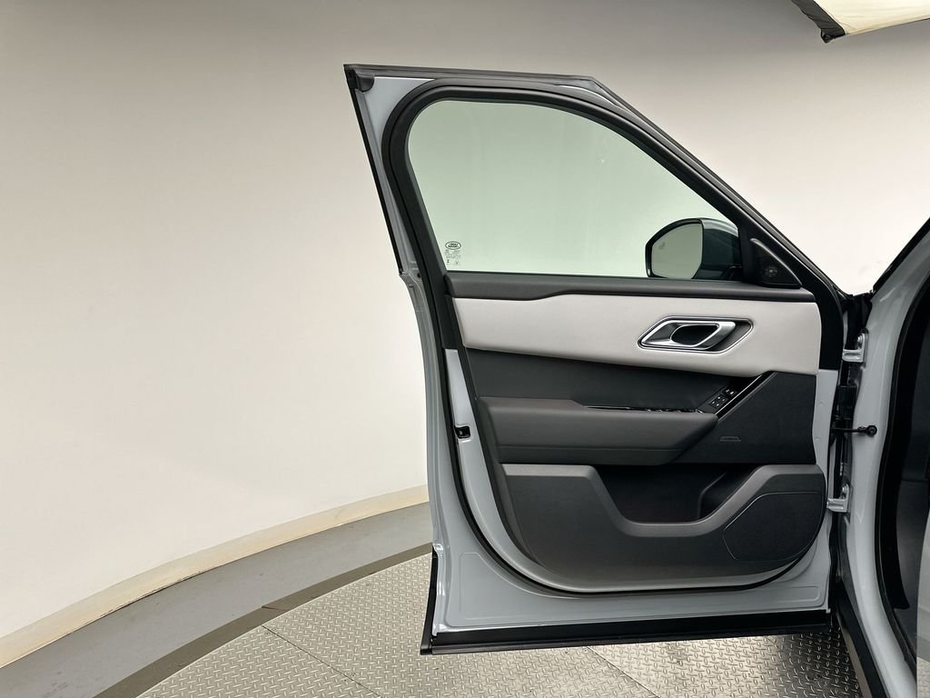 New 2026 Arroios Grey Land Rover S image 17