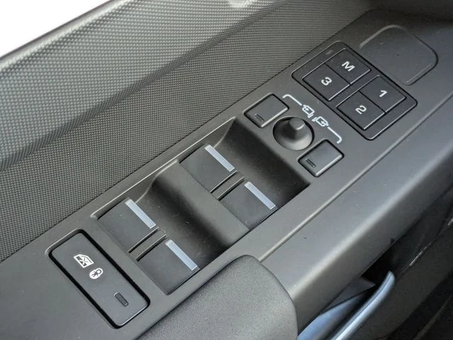 Used 2026 Fuji White Land Rover S image 23