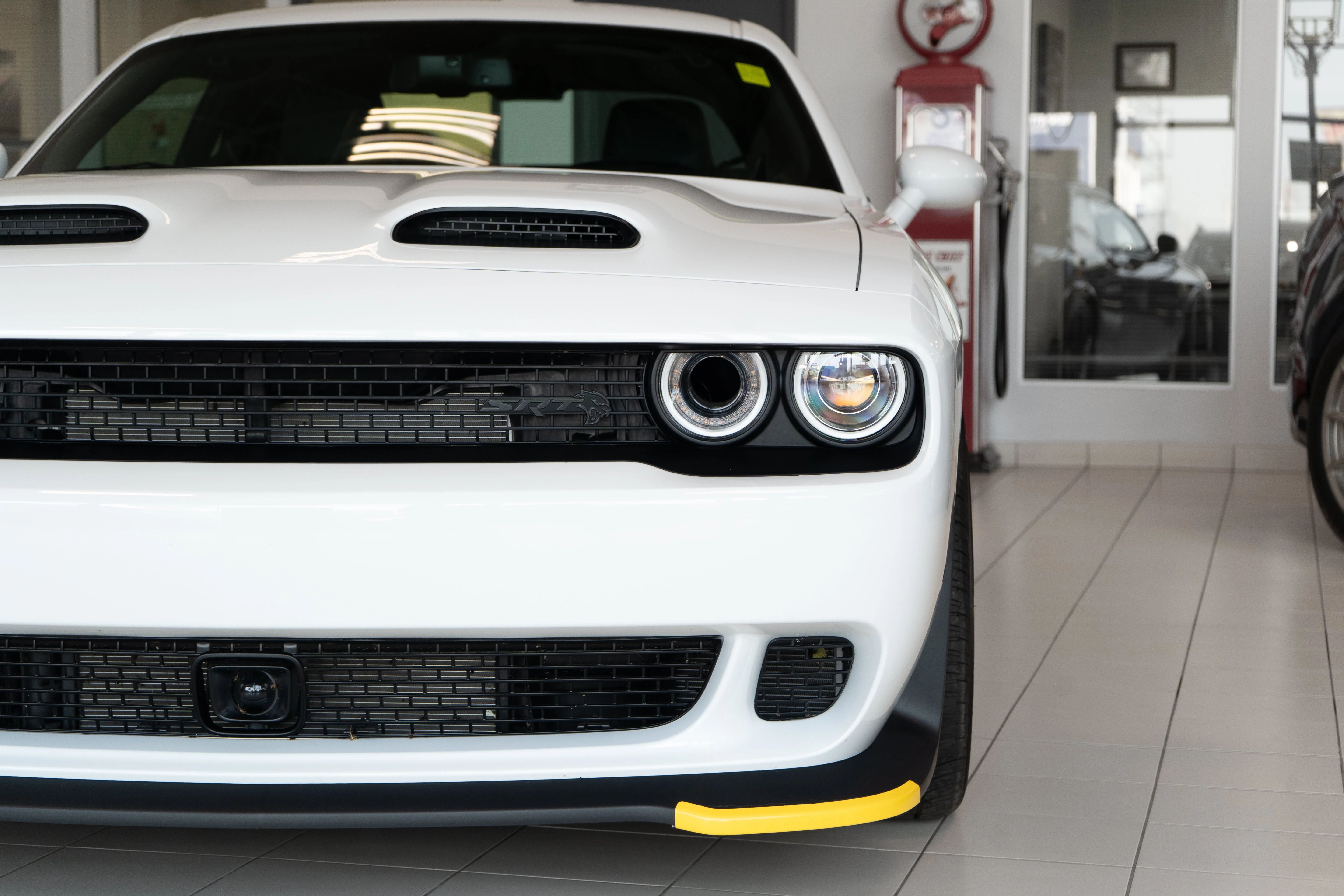 Used 2023 White Knuckle Dodge SRT Hellcat Jailbreak*NO LUX TAX! | 717HP!! | Only 233KM! | Cooled Alcantara Seats | Harman/Kardon image 4