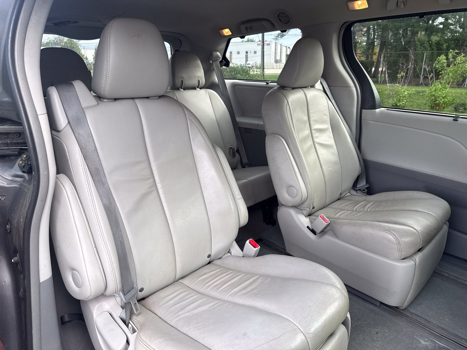 Used 2014 Gray Toyota XLE image 18