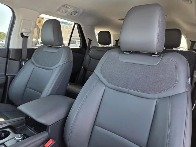 New 2026 Space White Metallic Ford Active image 25
