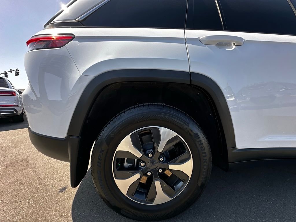 Used 2022 White Jeep 4xe image 8