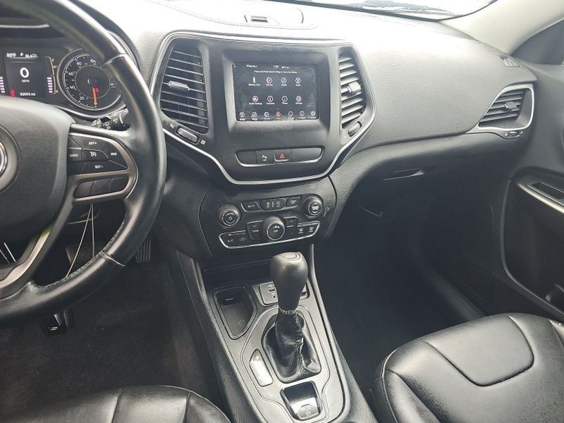Used 2019 Velvet Red Pearlcoat Jeep Latitude Plus image 27