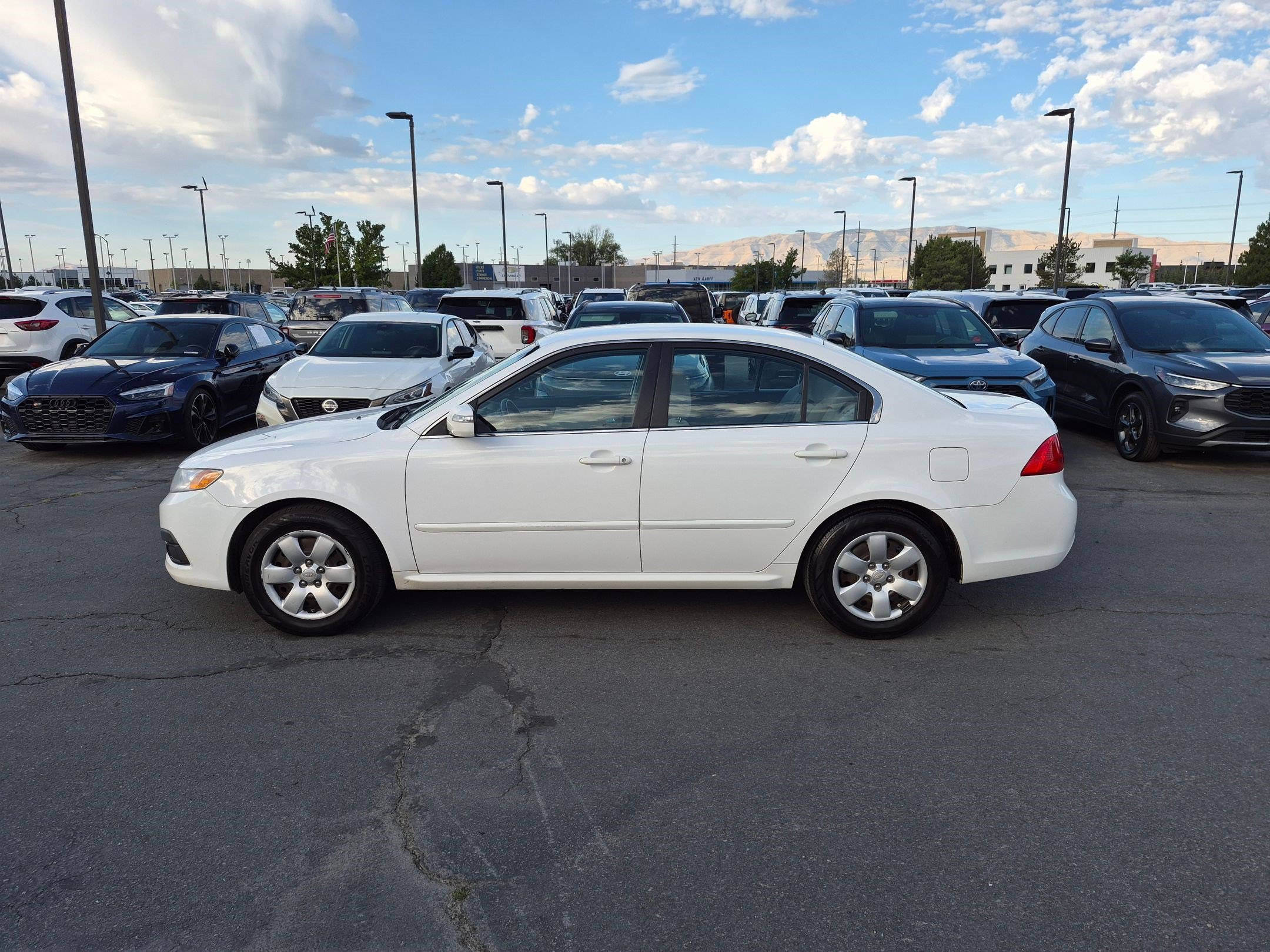Used 2010 White Kia LX image 7