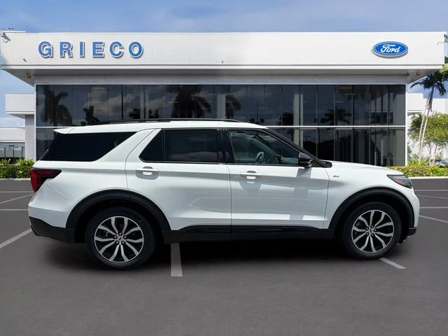 New 2026 Star White Metallic Tri-Coat Ford ST-Line image 21