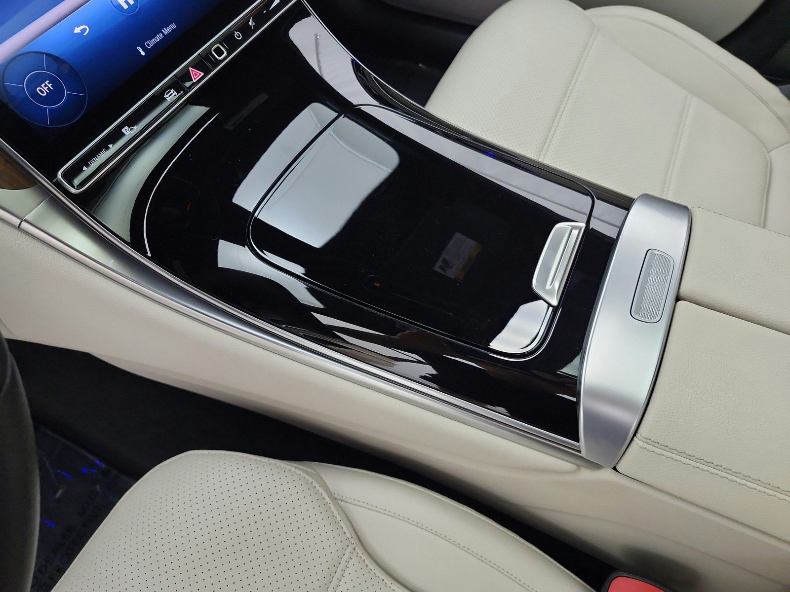 Used 2024 Polar White Mercedes-Benz GLC 300 4MATIC® SUV image 11