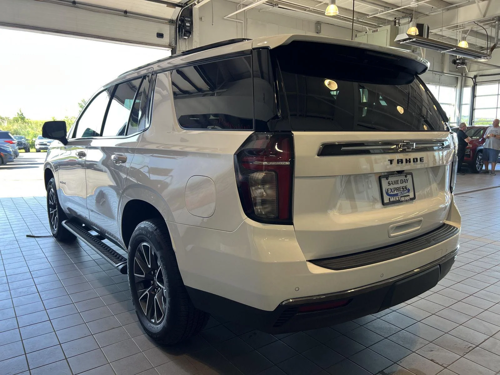 Used 2022 Summit White Chevrolet Z71 image 7