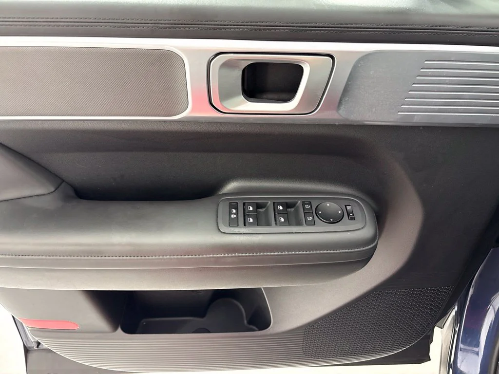 Used 2025 Blue Hyundai SEL image 27