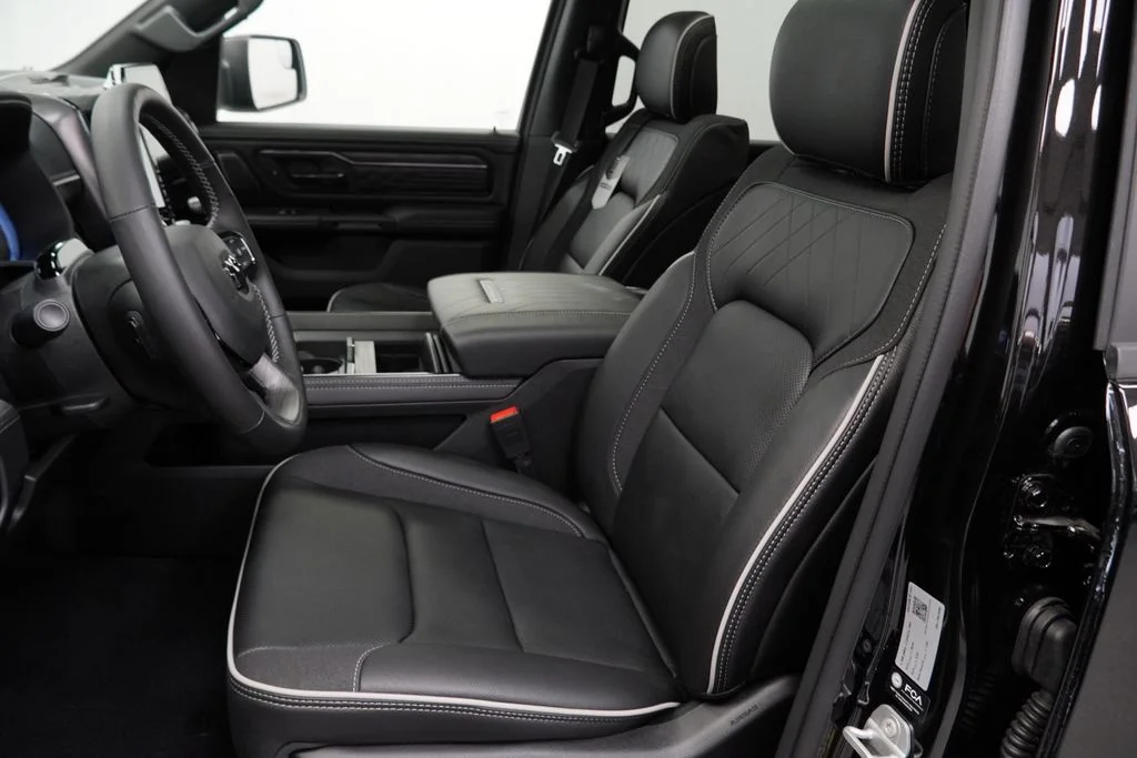 New 2026 Diamond Black Crystal Pearl-Coat Exterior Paint RAM Limited image 15